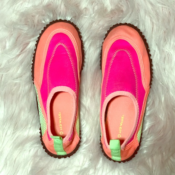 girls water shoes size 2
